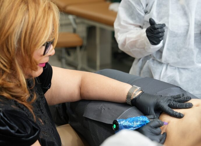 Reprodução - Dr-Cecilia-Rusnak-Paramedical-Tattoo-Artist