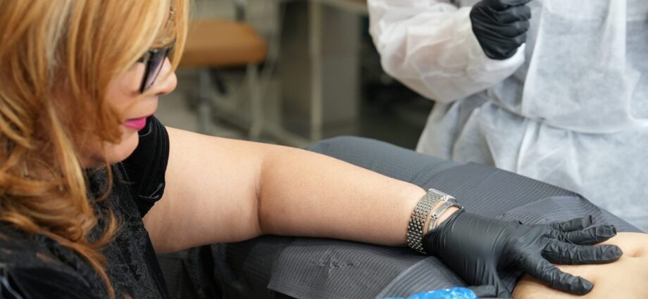 Reprodução - Dr-Cecilia-Rusnak-Paramedical-Tattoo-Artist